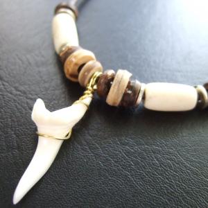 アオザメの歯(約2.9cm)ボーンビーズネックレス - 20184zhc アオザメの歯(約2.9cm)ボーンビーズネックレス - 20184zhc