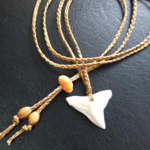 【表示現品】2.7.cm 大型オオメジロザメの歯ペンダント - 20712zhb 【表示現品】2.7.cm 大型オオメジロザメの歯ペンダント - 20712zhb