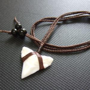 【表示現品】本物のサメの歯(ブル・シャーク)ネックレス - 20743zhb 【表示現品】本物のサメの歯(ブル・シャーク)ネックレス - 20743zhb