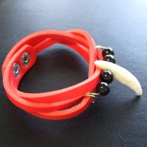 本物の牙レザーブレスレット（赤） - 15745zhc